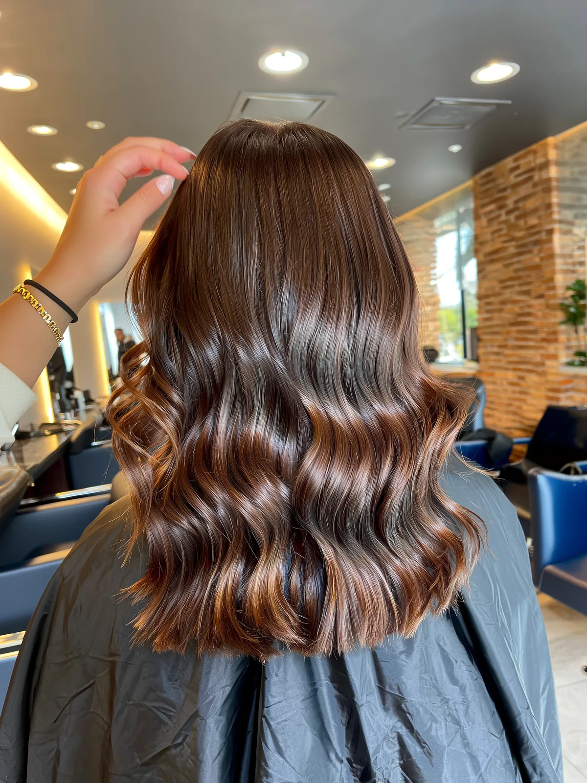 Soft Layered Waves with Caramel-Highlighted Chocolate Brown